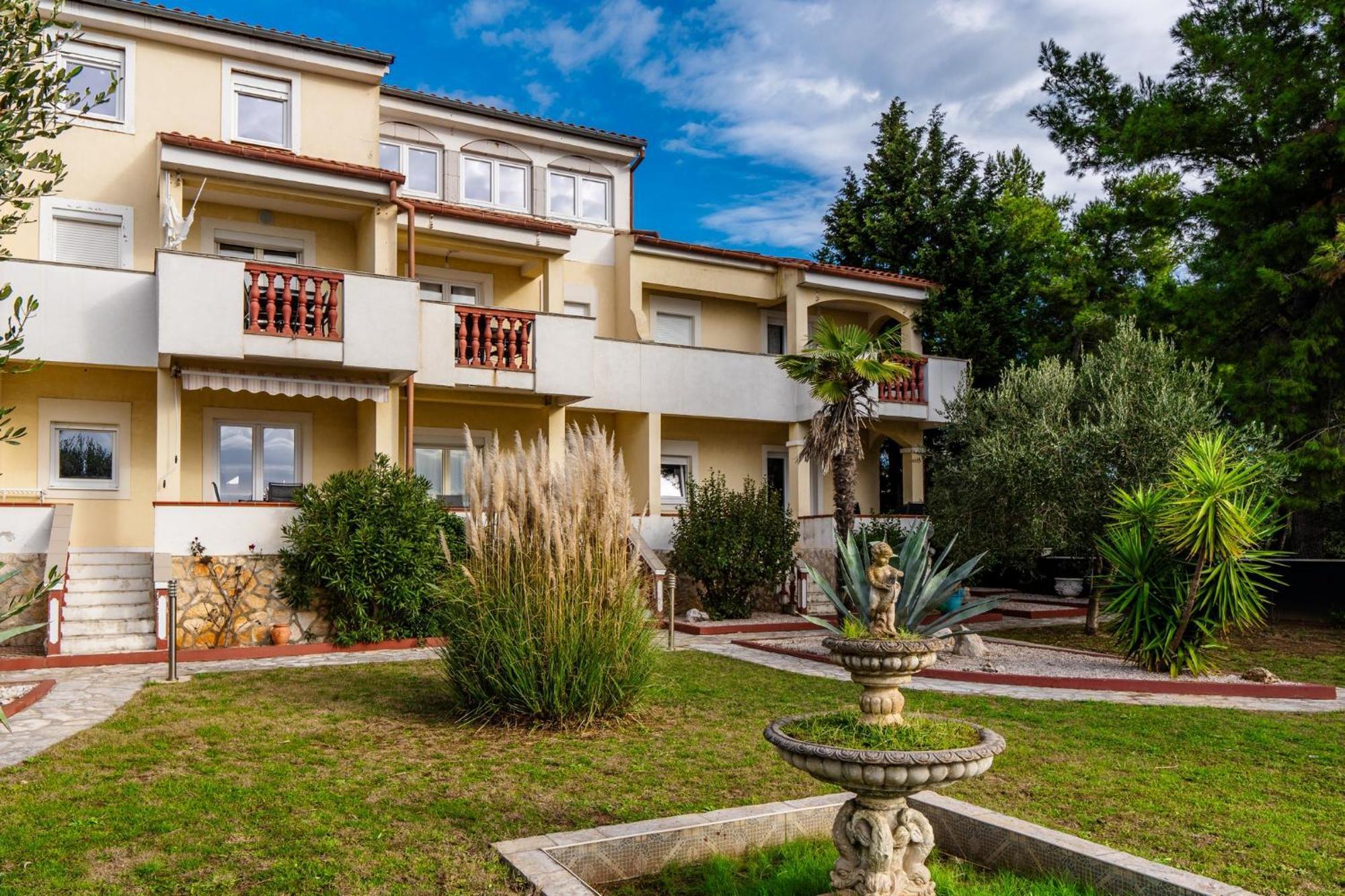 Apartments Strand * Vir
